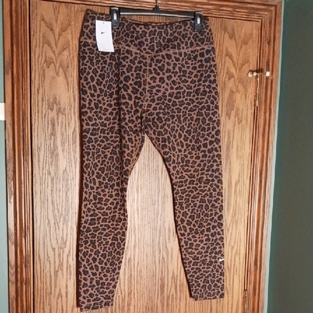New Women's Nike Pull On Leggings